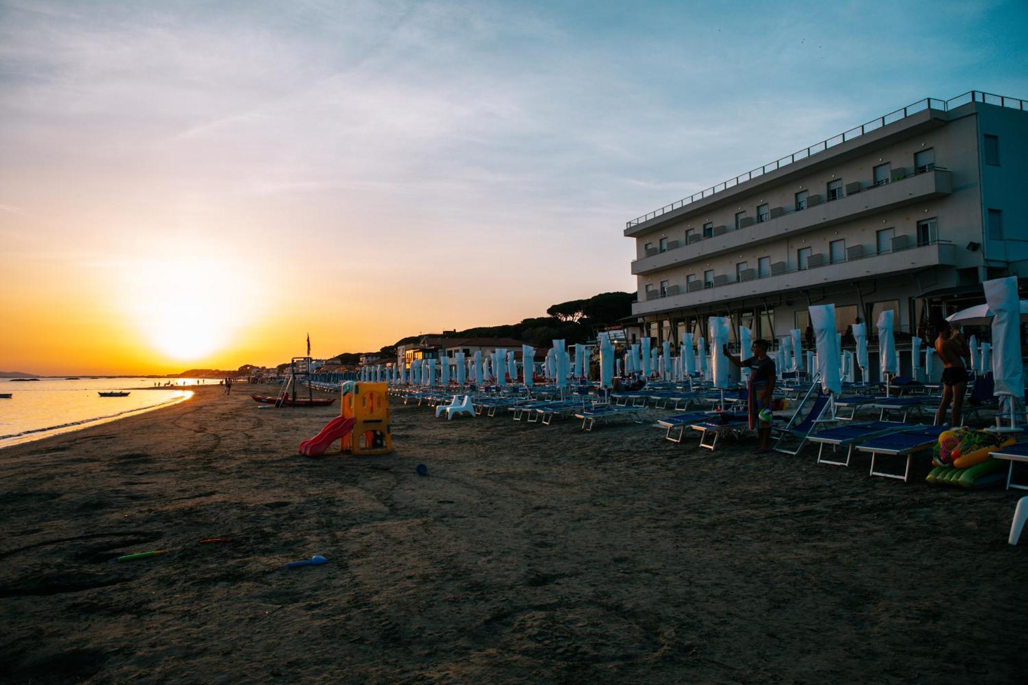 Hotel Parrini Follonica Exterior photo