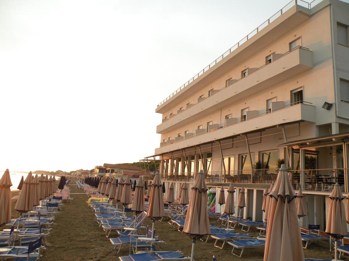 Hotel Parrini Follonica Exterior photo